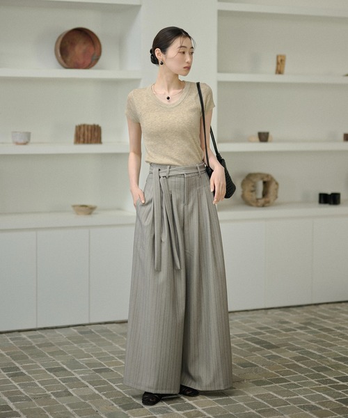 LAULEN(ローレン)の「tuck stripe wide pants /タックストライプワイドパンツ(スラックス・レディース・アイボリー/ブラウン/チャコールグレー・S/M)」の1枚目の写真