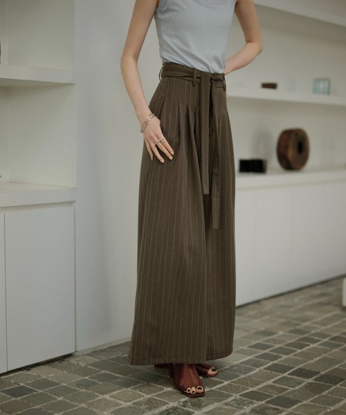 LAULEN(ローレン)の「tuck stripe wide pants /タックストライプワイドパンツ(スラックス・レディース・アイボリー/ブラウン/チャコールグレー・S/M)」の5枚目の写真