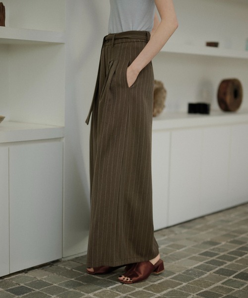 LAULEN(ローレン)の「tuck stripe wide pants /タックストライプワイドパンツ(スラックス・レディース・アイボリー/ブラウン/チャコールグレー・S/M)」の7枚目の写真