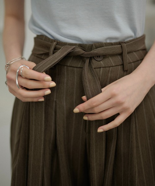 LAULEN(ローレン)の「tuck stripe wide pants /タックストライプワイドパンツ(スラックス・レディース・アイボリー/ブラウン/チャコールグレー・S/M)」の16枚目の写真
