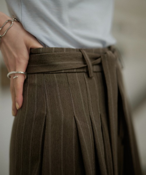 LAULEN(ローレン)の「tuck stripe wide pants /タックストライプワイドパンツ(スラックス・レディース・アイボリー/ブラウン/チャコールグレー・S/M)」の17枚目の写真