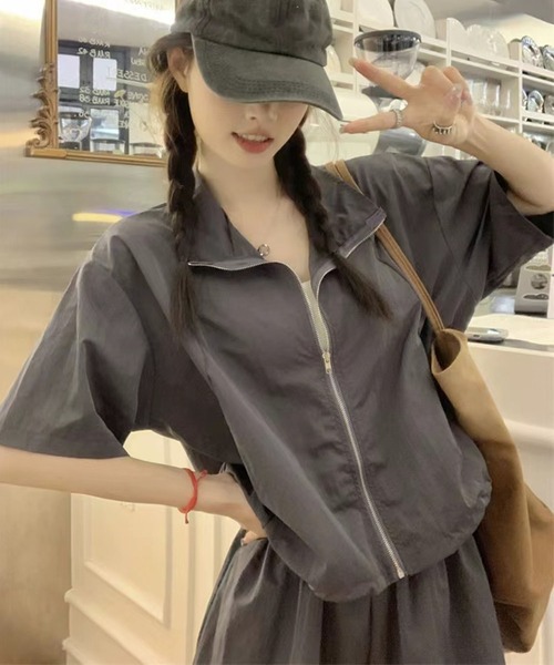 GLAMOROUS JANE(グラマラスジェーン)の「ナイロン半袖ジップトップス×ウエストゴムショートパンツ 2点セット(セットアップ・レディース・グレー/チャコールグレー・M/L)」の4枚目の写真