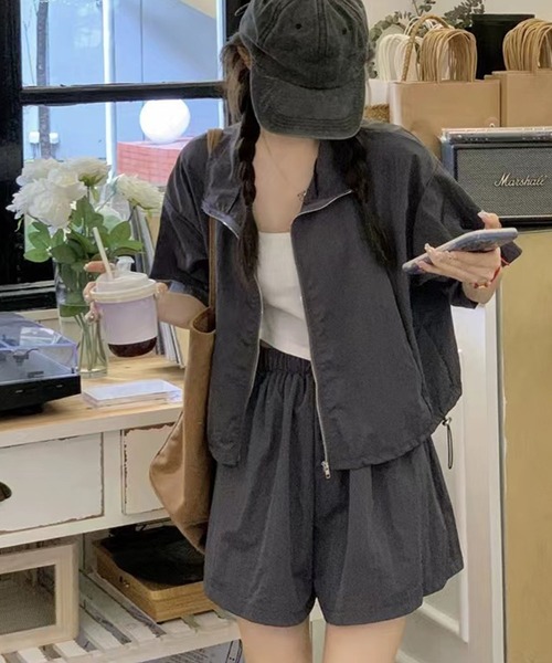 GLAMOROUS JANE(グラマラスジェーン)の「ナイロン半袖ジップトップス×ウエストゴムショートパンツ 2点セット(セットアップ・レディース・グレー/チャコールグレー・M/L)」の6枚目の写真