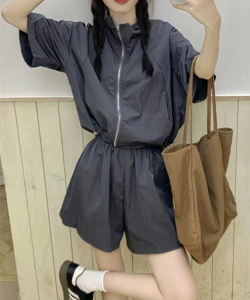 GLAMOROUS JANE(グラマラスジェーン)の「ナイロン半袖ジップトップス×ウエストゴムショートパンツ 2点セット(セットアップ・レディース・グレー/チャコールグレー・M/L)」の13枚目の写真