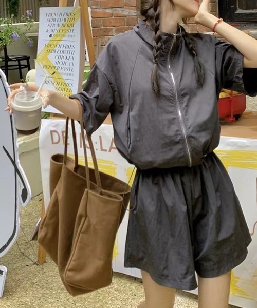 GLAMOROUS JANE(グラマラスジェーン)の「ナイロン半袖ジップトップス×ウエストゴムショートパンツ 2点セット(セットアップ・レディース・グレー/チャコールグレー・M/L)」の14枚目の写真