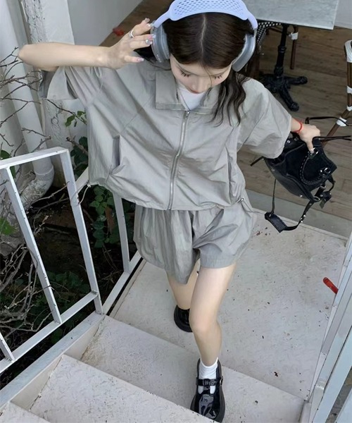 GLAMOROUS JANE(グラマラスジェーン)の「ナイロン半袖ジップトップス×ウエストゴムショートパンツ 2点セット(セットアップ・レディース・グレー/チャコールグレー・M/L)」の20枚目の写真
