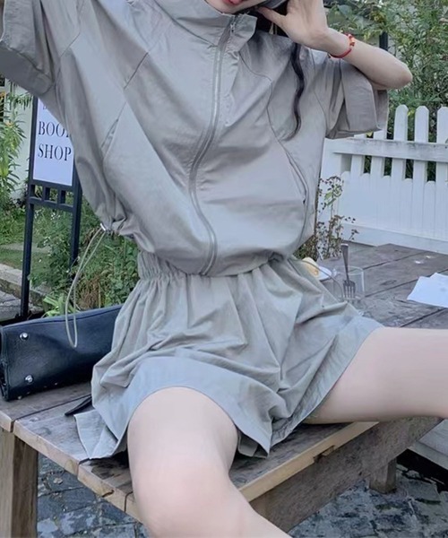GLAMOROUS JANE(グラマラスジェーン)の「ナイロン半袖ジップトップス×ウエストゴムショートパンツ 2点セット(セットアップ・レディース・グレー/チャコールグレー・M/L)」の22枚目の写真