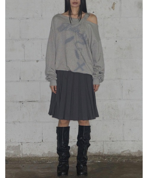 FANCY CLUB(ファンシークラブ)の「【FANCY CLUB】ONE-SHOULDER BUCKLE SWEATSHIRT / 【ファンシークラブ】ワンショルダーバックルスウェットシャツ(スウェット・レディース・ブラック/グレー・ONE SIZE)」の14枚目の写真