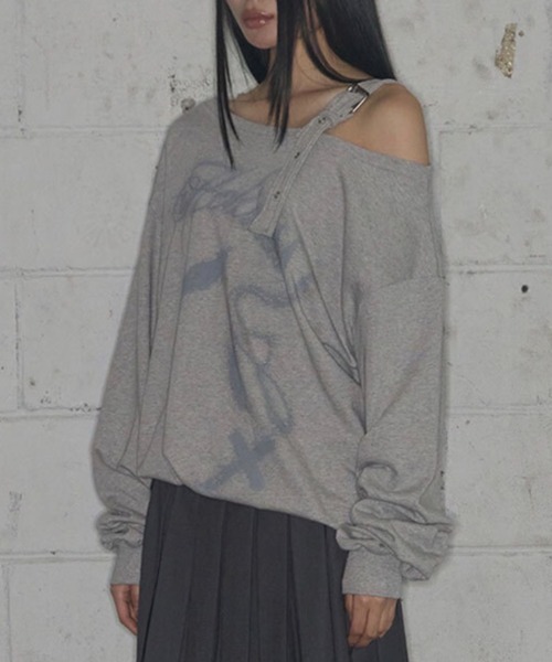 FANCY CLUB(ファンシークラブ)の「【FANCY CLUB】ONE-SHOULDER BUCKLE SWEATSHIRT / 【ファンシークラブ】ワンショルダーバックルスウェットシャツ(スウェット・レディース・ブラック/グレー・ONE SIZE)」の17枚目の写真