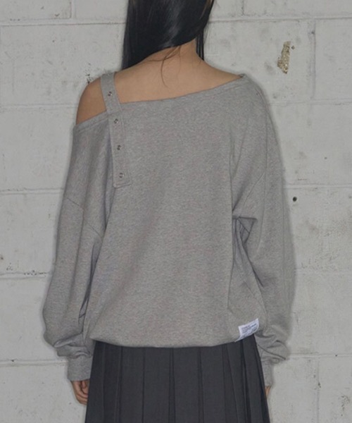 FANCY CLUB(ファンシークラブ)の「【FANCY CLUB】ONE-SHOULDER BUCKLE SWEATSHIRT / 【ファンシークラブ】ワンショルダーバックルスウェットシャツ(スウェット・レディース・ブラック/グレー・ONE SIZE)」の18枚目の写真