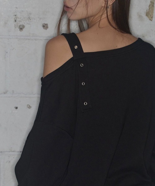 FANCY CLUB(ファンシークラブ)の「【FANCY CLUB】ONE-SHOULDER BUCKLE SWEATSHIRT / 【ファンシークラブ】ワンショルダーバックルスウェットシャツ(スウェット・レディース・ブラック/グレー・ONE SIZE)」の8枚目の写真