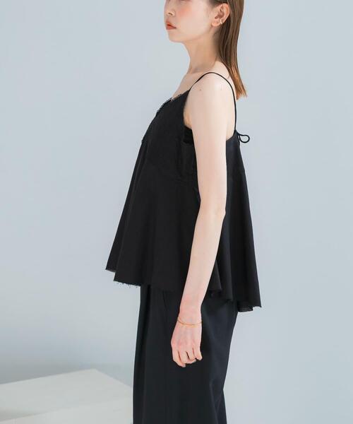URBAN RESEARCH ROSSO WOMEN(アーバンリサーチ ロッソ)の「リネン混レイヤードレースキャミソール(キャミソール・レディース・ホワイト/ブラック・FREE)」の16枚目の写真