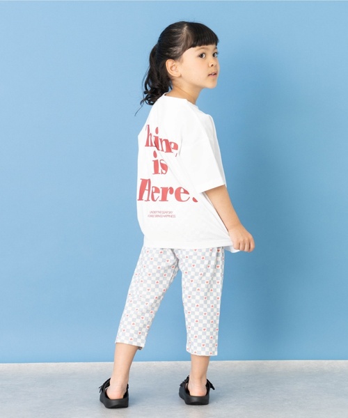 and D. petit main(アンドディープティマイン)の「【綿100】【365D.】メッセージバックBIGロゴ半袖Tシャツ(Tシャツ/カットソー・キッズ・ホワイト/ブラック/ブルー/レッド・90cm/140cm/130cm/120cm/100cm/110cm)」の1枚目の写真