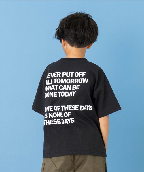 and D. petit main(アンドディープティマイン)の「【綿100】【365D.】メッセージバックBIGロゴ半袖Tシャツ(Tシャツ/カットソー・キッズ・ホワイト/ブラック/ブルー/レッド・90cm/140cm/130cm/120cm/100cm/110cm)」の2枚目の写真
