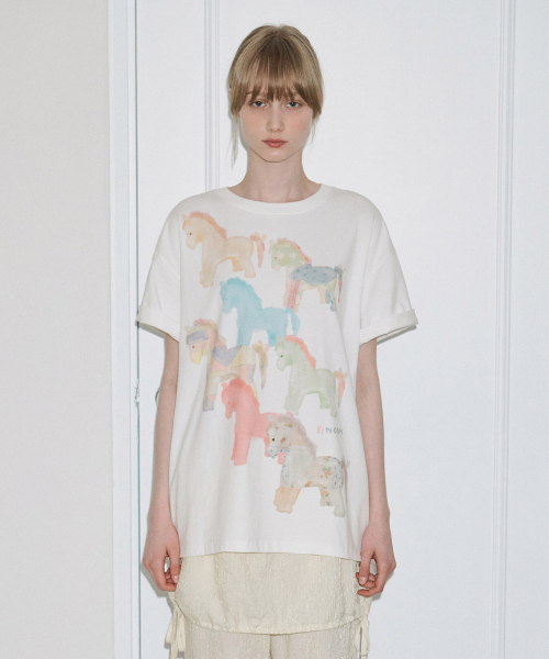 SINOON(シヌーン)の「Tiny Ponies T-Shirt (Ivory)(Tシャツ/カットソー・レディース・アイボリー・FREE)」の1枚目の写真