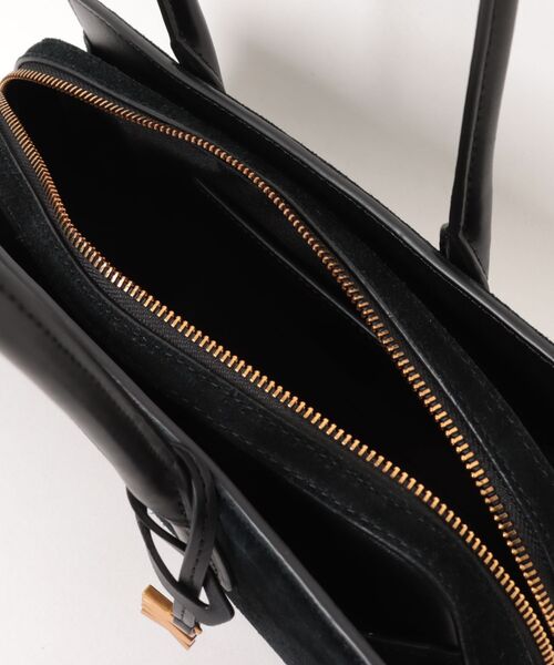 MICHAEL KORS(マイケルコース)の「LAILA スエード ショルダーバッグ スモール(ショルダーバッグ・レディース・ブラック・FREE)」の8枚目の写真