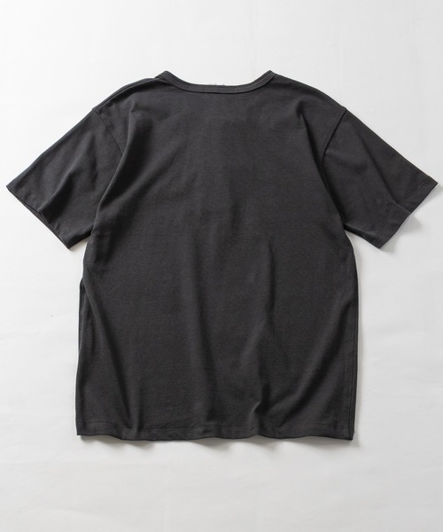 JOHN'S CLOSET(ジョンズクローゼット)の「【31】ドライコットン天竺 ワンポイント刺繍 ヘンリーネックTシャツ 吸水速乾/セットアップ展開有(Tシャツ/カットソー・メンズ・ブラック/チャコールグレー/ホワイト・MEDIUM/LARGE)」の11枚目の写真