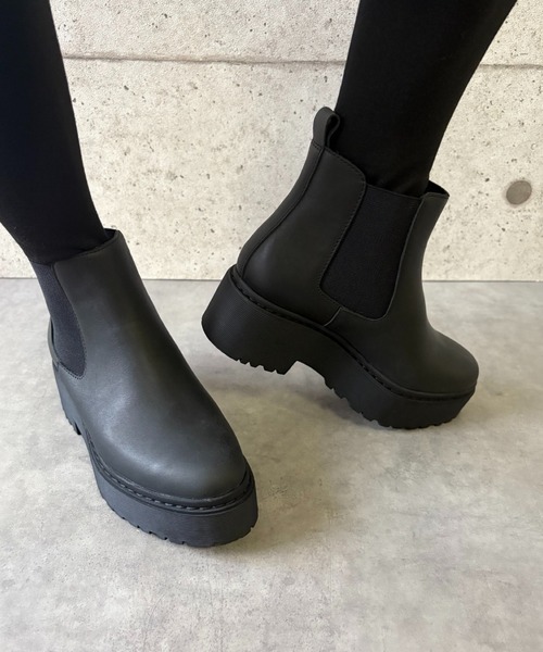 Jeffrey Campbell(ジェフリーキャンベル)の「厚底 サイドゴアショートブーツ(ブーツ・レディース・ブラック・38/37/36)」の11枚目の写真