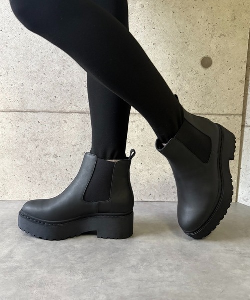 Jeffrey Campbell(ジェフリーキャンベル)の「厚底 サイドゴアショートブーツ(ブーツ・レディース・ブラック・38/37/36)」の14枚目の写真