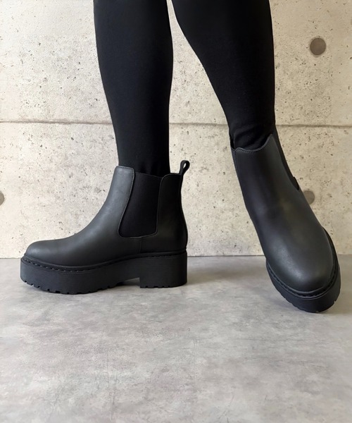 Jeffrey Campbell(ジェフリーキャンベル)の「厚底 サイドゴアショートブーツ(ブーツ・レディース・ブラック・38/37/36)」の15枚目の写真