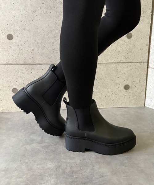 Jeffrey Campbell(ジェフリーキャンベル)の「厚底 サイドゴアショートブーツ(ブーツ・レディース・ブラック・38/37/36)」の16枚目の写真