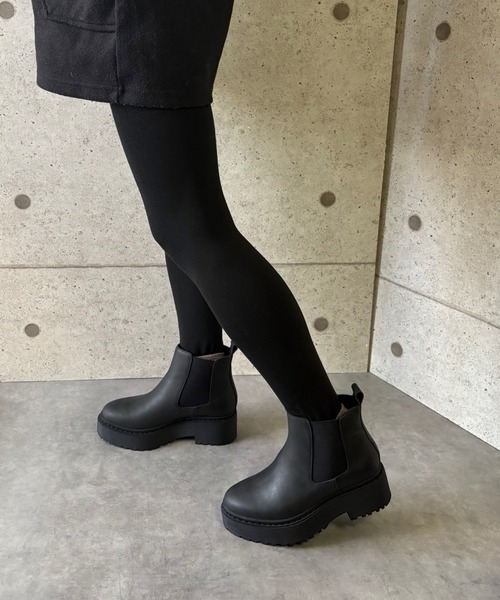 Jeffrey Campbell(ジェフリーキャンベル)の「厚底 サイドゴアショートブーツ(ブーツ・レディース・ブラック・38/37/36)」の17枚目の写真