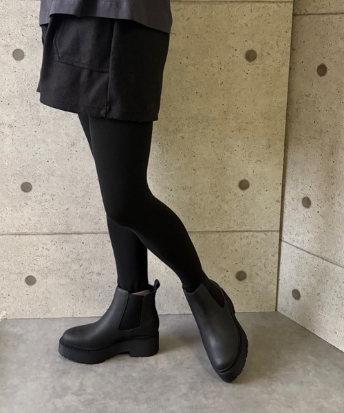 Jeffrey Campbell(ジェフリーキャンベル)の「厚底 サイドゴアショートブーツ(ブーツ・レディース・ブラック・38/37/36)」の18枚目の写真
