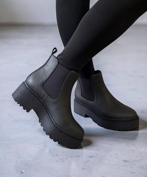 Jeffrey Campbell(ジェフリーキャンベル)の「厚底 サイドゴアショートブーツ(ブーツ・レディース・ブラック・38/37/36)」の9枚目の写真