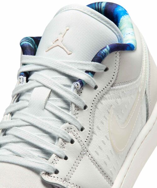 JORDAN BRAND（ジョーダンブランド）の「エア ジョーダン 1 LOW SE メンズシューズ / Air Jordan 1 Low SE Men's Shoes IR7337-121 Summit White（スニーカー・メンズ・アイボリー・30/29/28.5/28/27.5/27/26.5/26/25.5/25/24）」の4枚目の写真