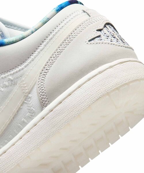 JORDAN BRAND（ジョーダンブランド）の「エア ジョーダン 1 LOW SE メンズシューズ / Air Jordan 1 Low SE Men's Shoes IR7337-121 Summit White（スニーカー・メンズ・アイボリー・30/29/28.5/28/27.5/27/26.5/26/25.5/25/24）」の3枚目の写真