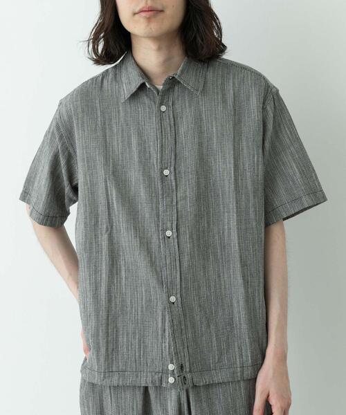 URBAN RESEARCH Sonny Label（アーバンリサーチサニーレーベル）の「ミニ千鳥格子コンパクトシャツ（シャツ/ブラウス・メンズ・レッド/ブラック/ネイビー・MEDIUM/LARGE）」の2枚目の写真