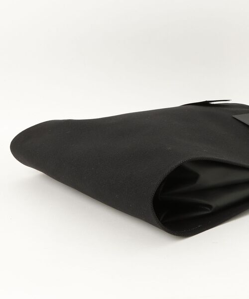 macromauro(マクロマウロ)の「【macromauro】 WRAP BAG SHOULDER CANBAS M(ショルダーバッグ・メンズ・ブラック・MEDIUM)」の9枚目の写真