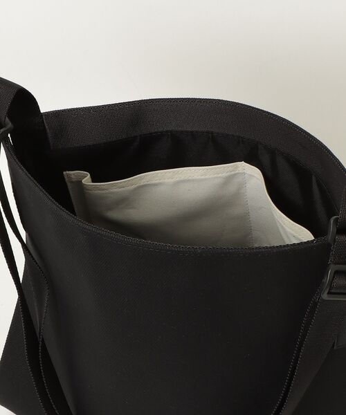 macromauro(マクロマウロ)の「【macromauro】 WRAP BAG SHOULDER CANBAS M(ショルダーバッグ・メンズ・ブラック・MEDIUM)」の10枚目の写真