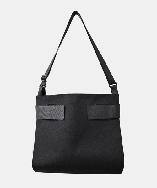 macromauro(マクロマウロ)の「【macromauro】 WRAP BAG SHOULDER CANBAS M(ショルダーバッグ・メンズ・ブラック・MEDIUM)」の1枚目の写真