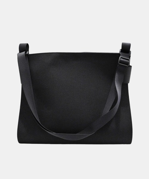 macromauro(マクロマウロ)の「【macromauro】 WRAP BAG SHOULDER CANBAS M(ショルダーバッグ・メンズ・ブラック・MEDIUM)」の4枚目の写真