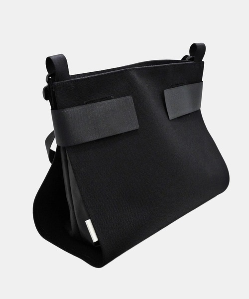 macromauro(マクロマウロ)の「【macromauro】 WRAP BAG SHOULDER CANBAS M(ショルダーバッグ・メンズ・ブラック・MEDIUM)」の5枚目の写真