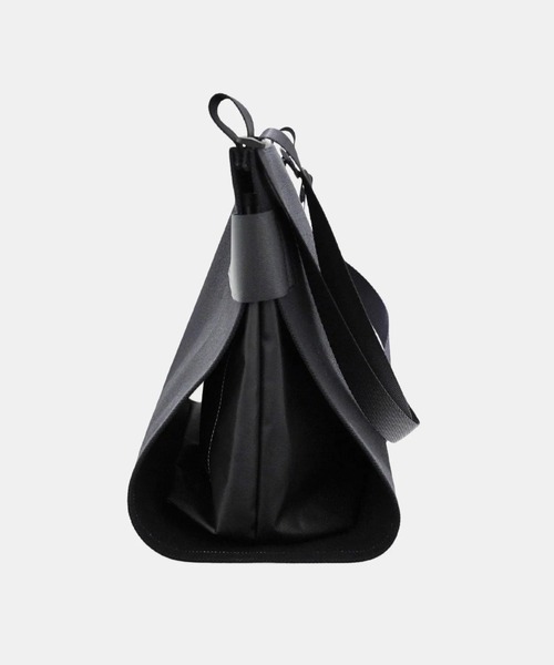 macromauro(マクロマウロ)の「【macromauro】 WRAP BAG SHOULDER CANBAS M(ショルダーバッグ・メンズ・ブラック・MEDIUM)」の6枚目の写真