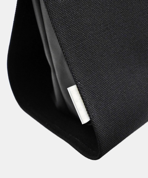 macromauro(マクロマウロ)の「【macromauro】 WRAP BAG SHOULDER CANBAS M(ショルダーバッグ・メンズ・ブラック・MEDIUM)」の7枚目の写真