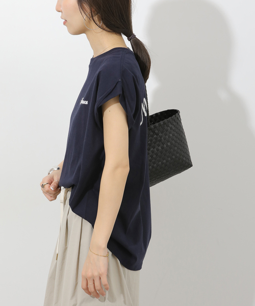 JOURNAL STANDARD relume(ジャーナルスタンダード レリューム)の「《追加》刺繍ロゴフレンチTEE(Tシャツ/カットソー・レディース・ネイビー/ブラウン/ホワイト・FREE)」の4枚目の写真