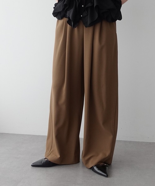 YECCA VECCA（イェッカヴェッカ）の「サイドラインイージーワイドパンツ【セットアップ対応】（その他パンツ・レディース・ダークベージュ/ブラウン/ブラック・FREE）」の5枚目の写真