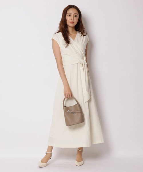 JUSGLITTY(ジャスグリッティー)の「カシュクールカットナローワンピース(ワンピース・レディース・オフホワイト・2/1)」の9枚目の写真