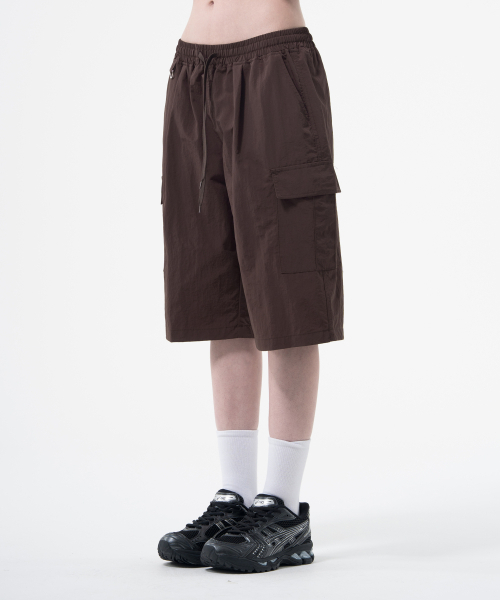 THAT'S IT（ザッツイット）の「[Renew Ver.]ナイロンワイドカーゴハーフパンツブラウン（その他パンツ・メンズ・その他・MEDIUM/LARGE/X-LARGE）」の2枚目の写真