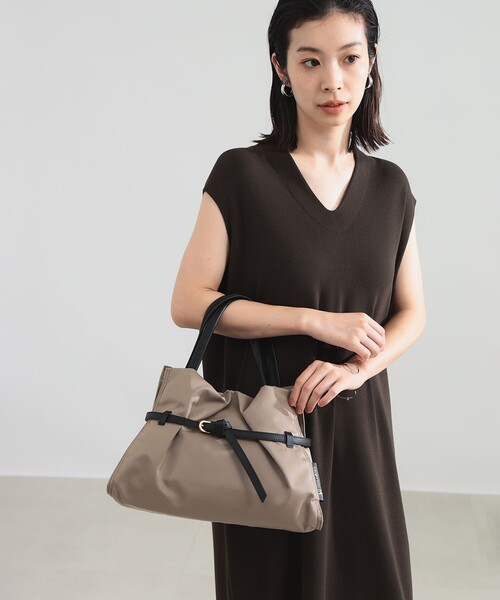 Demi-Luxe BEAMS(デミルクス ビームス)の「VIOLAd’ORO / BIANCA クロア ナイロン トートバッグ M(トートバッグ・レディース・ブラック系その他4/ブラック/チャコールグレー/カーキ/ブラウン系その他4・ONE SIZE)」の5枚目の写真