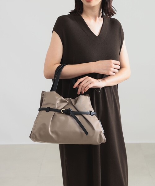 Demi-Luxe BEAMS(デミルクス ビームス)の「VIOLAd’ORO / BIANCA クロア ナイロン トートバッグ M(トートバッグ・レディース・ブラック系その他4/ブラック/チャコールグレー/カーキ/ブラウン系その他4・ONE SIZE)」の6枚目の写真