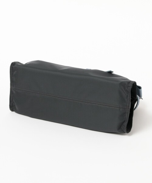 Demi-Luxe BEAMS(デミルクス ビームス)の「VIOLAd’ORO / BIANCA クロア ナイロン トートバッグ M(トートバッグ・レディース・ブラック系その他4/ブラック/チャコールグレー/カーキ/ブラウン系その他4・ONE SIZE)」の13枚目の写真