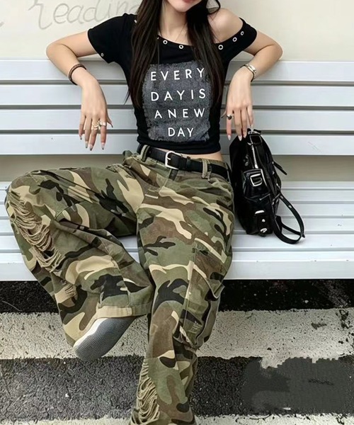 MEMECLE(メメクル)の「【 MEMECLE / メメクル 】アイレットロゴワンショルトップス(Tシャツ/カットソー・レディース・ホワイト/ブラック/ワインレッド/ブラウン/グレー・FREE)」の14枚目の写真