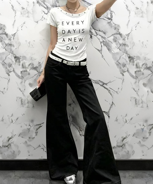 MEMECLE(メメクル)の「【 MEMECLE / メメクル 】アイレットロゴワンショルトップス(Tシャツ/カットソー・レディース・ホワイト/ブラック/ワインレッド/ブラウン/グレー・FREE)」の6枚目の写真
