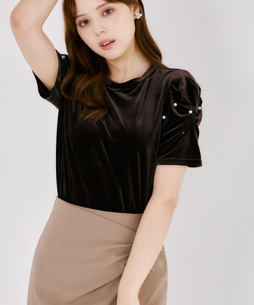 tocco closet(トッコ クローゼット)の「【ZOZO限定】スリーブパール装飾ベロアトップス(Tシャツ/カットソー・レディース・ブラウン/アイボリー/ブラック・M)」の3枚目の写真