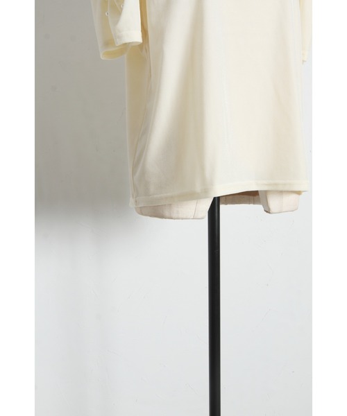 tocco closet(トッコ クローゼット)の「【ZOZO限定】スリーブパール装飾ベロアトップス(Tシャツ/カットソー・レディース・ブラウン/アイボリー/ブラック・M)」の16枚目の写真