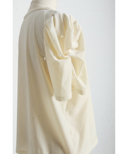 tocco closet(トッコ クローゼット)の「【ZOZO限定】スリーブパール装飾ベロアトップス(Tシャツ/カットソー・レディース・ブラウン/アイボリー/ブラック・M)」の17枚目の写真